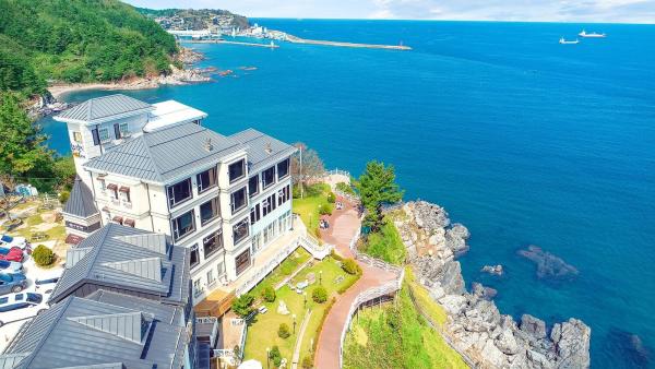 På billedet ses objektet Samcheok white romantic pension beliggende i byen Hanch'imit.