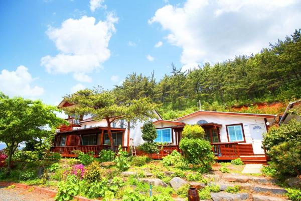 A la foto es mostra l'objecte Memories of Taean Sunset Pension situat a la ciutat de Mohang-ni.