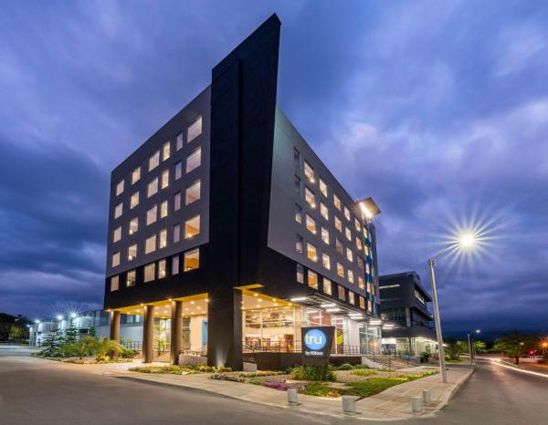 På billedet ses objektet Tru By Hilton Cali Sur beliggende i byen Cali.