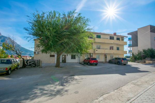 På billedet ses objektet Apartment Zdravko beliggende i byen Omiš.