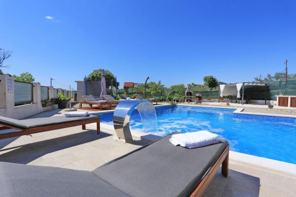 På billedet ses objektet Villa Alt - Adriatic Luxury Villas beliggende i byen Debeljak.