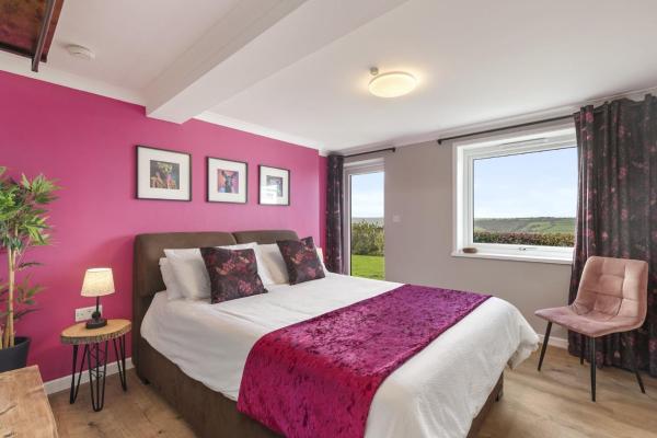 A la foto es mostra l'objecte The Hidden Valley - a stylish rural retreat, perfect for families situat a la ciutat de St Clears.