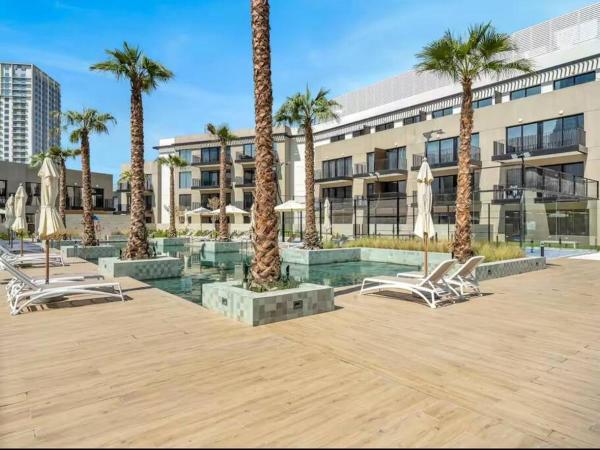 A la foto es mostra l'objecte Luxury Apartment in Oakley Square Residences, JVC situat a la ciutat de Dubai.