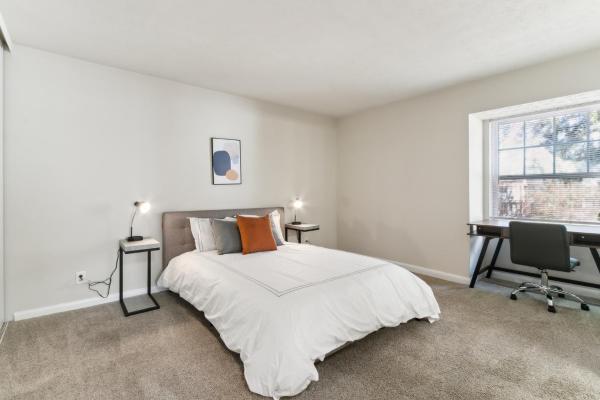 På billedet ses objektet 400 Winchester 2 Bed 2 Bath Newly Furnished beliggende i byen Atlanta.