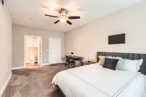 På billedet ses objektet Crest At Midtown 4221 L 1 Bedroom 1 Bathroom beliggende i byen Atlanta.
