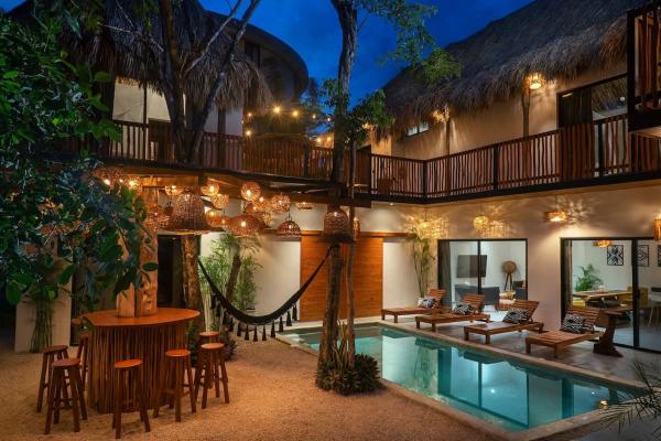 Na zdjęciu widoczny jest obiekt 7BR Dream Villa Pool Jacuzzi and Stylish Patio położony w mieście Tulum.