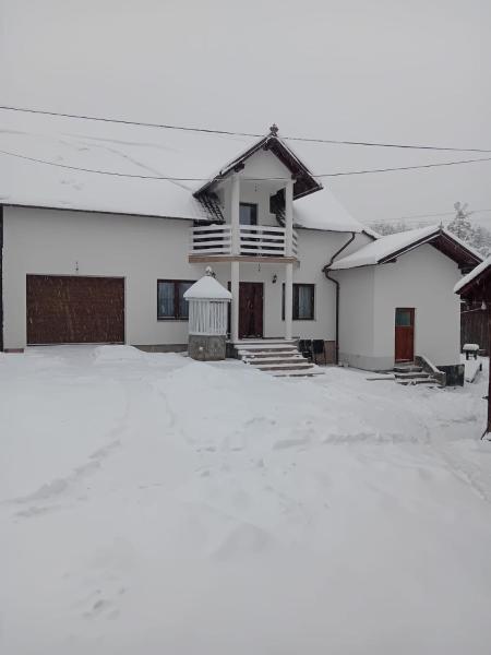 A la foto es mostra l'objecte Casa de la Moară situat a la ciutat de Tureac.