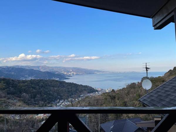 Na fotografii je vidět objekt あじろ南熱海が丘貸別荘i-15 nacházející se ve městě Atami.