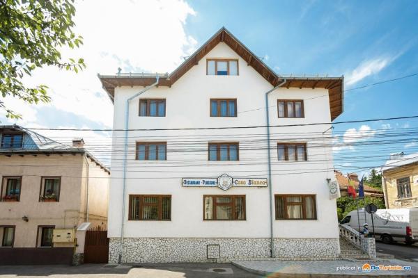 A la foto es mostra l'objecte Pensiunea Casa Blanca situat a la ciutat de Cîmpulung.