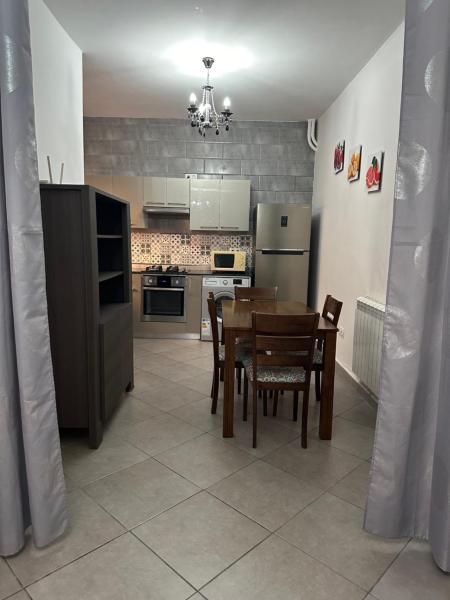A la foto es mostra l'objecte Apparement cozy et confortable situat a la ciutat de Hydra.