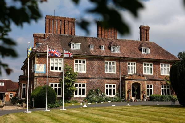 A la foto es mostra l'objecte Albrighton Hall Hotel and Spa, a member of Radisson Individuals situat a la ciutat de Hadnall.
