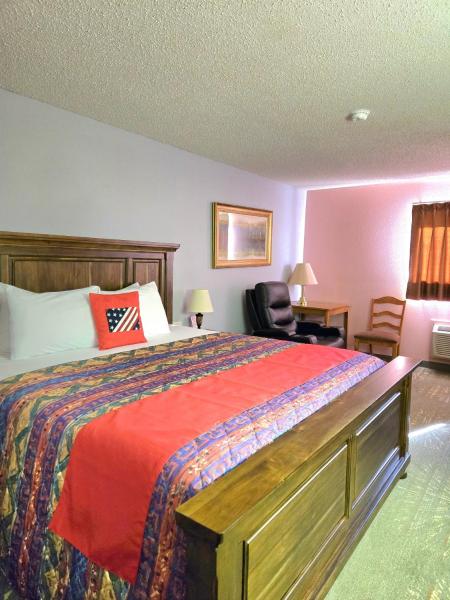 På billedet ses objektet American Inn Ozark beliggende i byen Nixa.