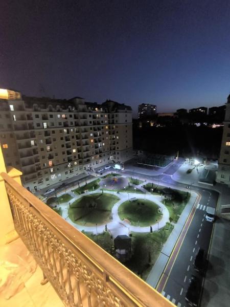 A la foto es mostra l'objecte Sea side Bulvar situat a la ciutat de Sumqayit.