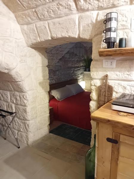 Na zdjęciu widoczny jest obiekt B & B La Grotta położony w mieście Bisceglie.