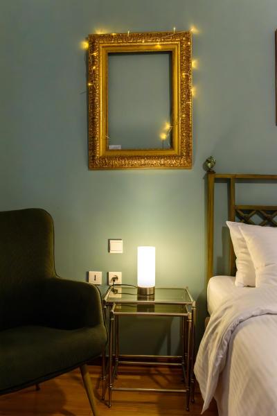 The photo shows the Joanna's city centre apartment located in the city of Tripolis.