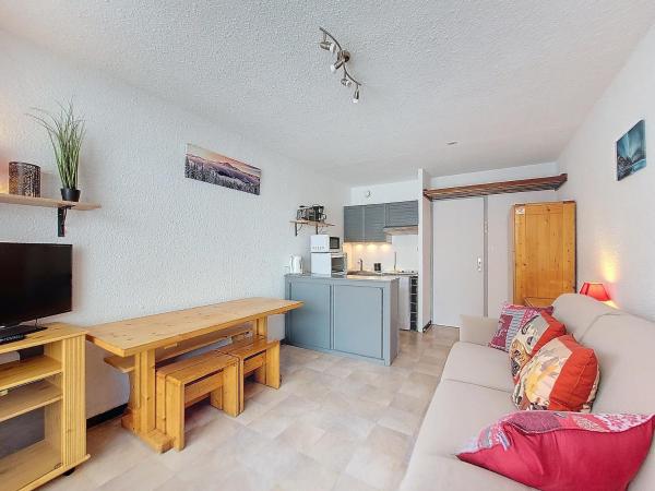 Na zdjęciu widoczny jest obiekt Studio proche des pistes et commerces, balcon exposé Sud, capacité 4 personnes - FR-1-275-177 położony w mieście La Rosière.