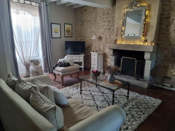A la foto es mostra l'objecte Charmante maison ancienne avec cour situat a la ciutat de Arçonnay.