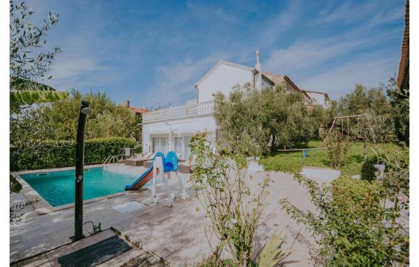 A la foto es mostra l'objecte Three-Bedroom Holiday Home In Brtonigla situat a la ciutat de Brtonigla.
