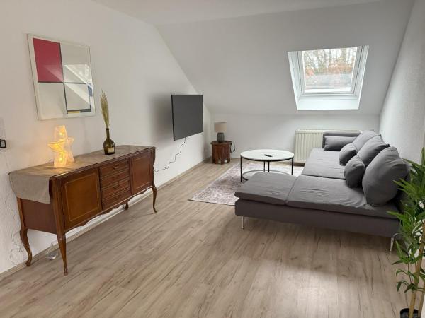 Na zdjęciu widoczny jest obiekt Helle und Charmante Dachgeschosswohnung in Top-Lage położony w mieście Bockholt.