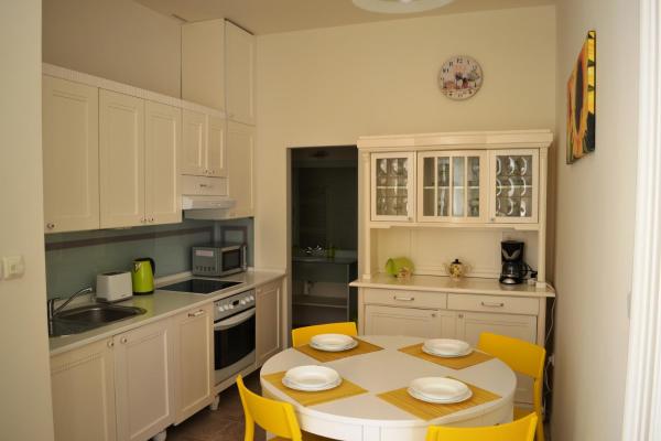 Sunflower 2BDR Flat By Ruterra, Praga