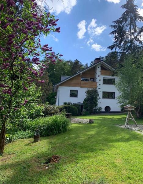 A la foto es mostra l'objecte Ferienwohnung Waldblick situat a la ciutat de Leun.