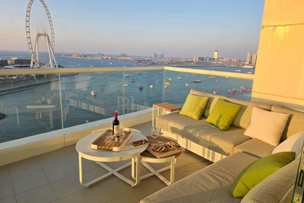Na zdjęciu widoczny jest obiekt Beachfront 250 view private beach high floor położony w mieście Dubaj.