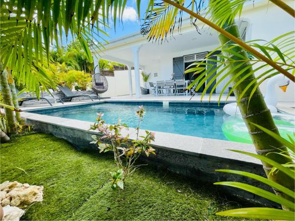 Villas TROPICAL & EXOTIC, 6 chambres avec 2 piscines, Le Moule