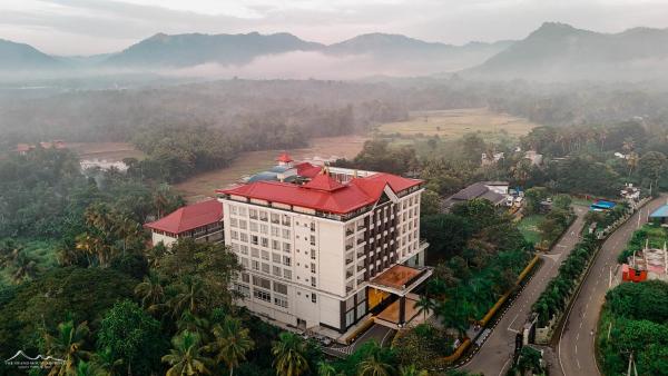 A la foto es mostra l'objecte The Grand Mountain Hotel situat a la ciutat de Gongawala.