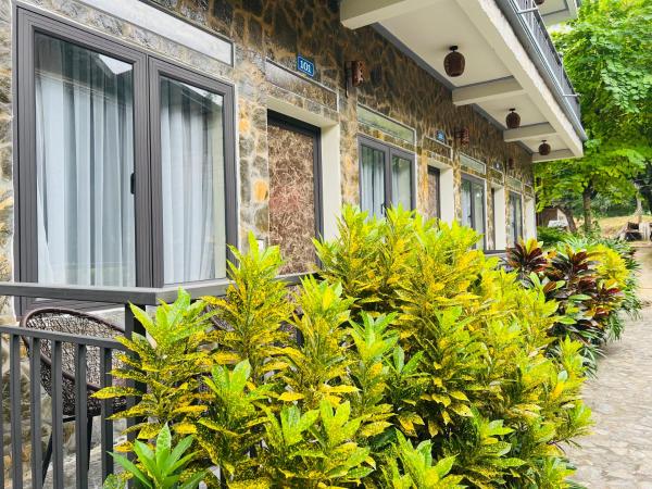 På billedet ses objektet Mai Châu Happy House beliggende i byen Mai Chau.