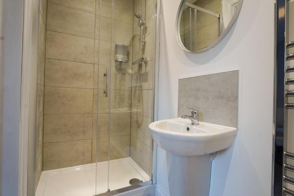 Φωτογραφία 9: Work - En-Suite - Fridge & Microwave - Smart TV