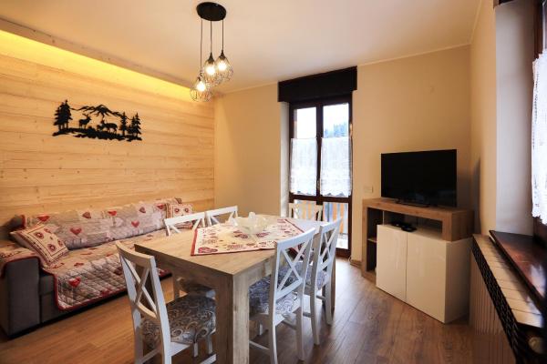 A la foto es mostra l'objecte Casa Valentina situat a la ciutat de Azzone.