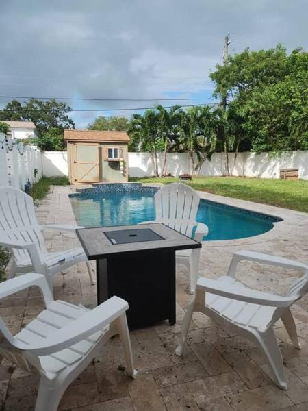 A la foto es mostra l'objecte Amazing Deal! Dania Beach Home with Pool & Jacuzzi situat a la ciutat de Dania Beach.