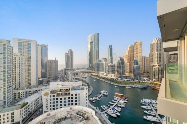 Stylish 1BR Apartment with Eye of Dubai View and Marina Access, Dubai