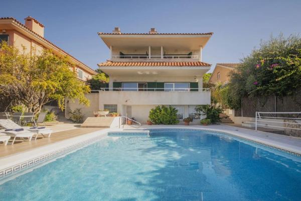 På billedet ses objektet Villa Sitges Cambera 10 minutos de Playa andando Muy Comoda Area Tranquila beliggende i byen Sitges.