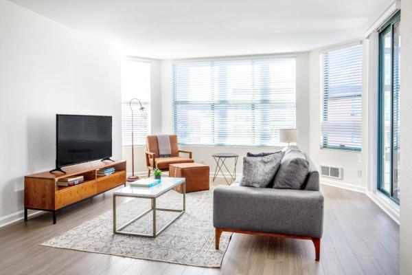 A la foto es mostra l'objecte S Beach 2BR w Pool Gym Shops Dining Onsite SFO-394 situat a la ciutat de San Francisco.