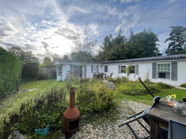 Na zdjęciu widoczny jest obiekt Your Private Zeeland Getaway - Cosy Home With Large Garden położony w mieście Baarsdorp.