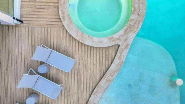 På billedet ses objektet City Views on Pool Level King Bed, FREE parking beliggende i byen Darwin.