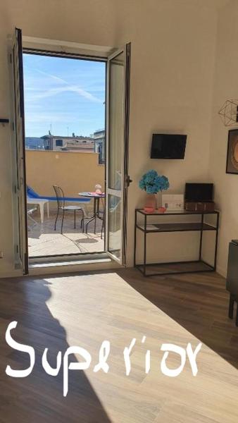 A la foto es mostra l'objecte Gli appartamenti del duca di Miroballo situat a la ciutat de Nàpols.