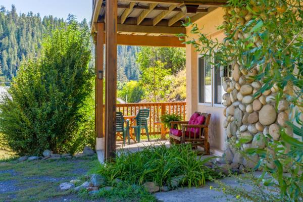 249 1st Street ("Creekside Cabin-lower House") - Pagosa Springs, CO