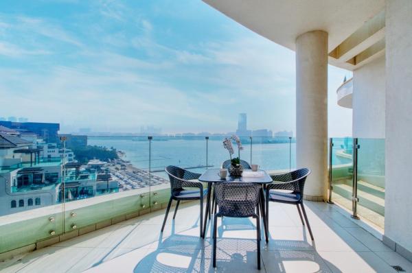 Na fotografii je vidět objekt GlobalStay Royal Bay Beachfront Apartments Palm Jumeirah nacházející se ve městě Dubaj.