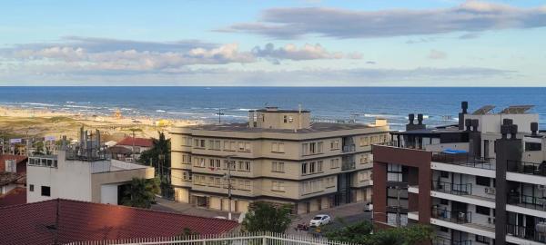 A la foto es mostra l'objecte Dunas Flat 405 com vista mar, limpeza diária e roupas de cama e banho situat a la ciutat de Torres.