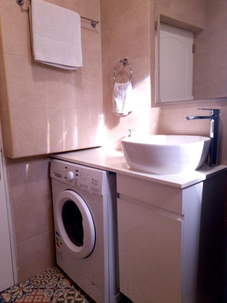 Fotografie 4: Seaside Rustic Flat in Harbour Tourist Area