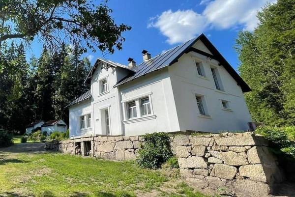 A la foto es mostra l'objecte Vila 100klasa situat a la ciutat de Nejdek.