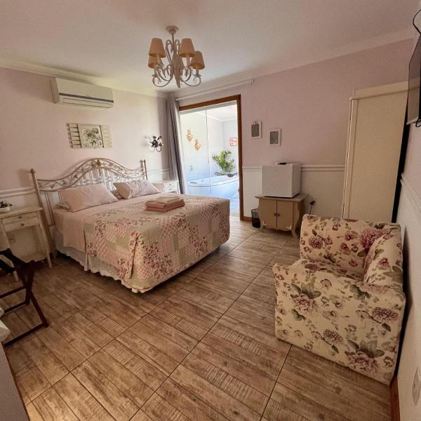 På billedet ses objektet Pousada de charme Paty´s Garden beliggende i byen Florianópolis.