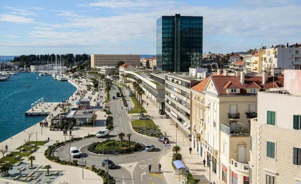 A la foto es mostra l'objecte Apartments by the sea Split - 12647 situat a la ciutat de Split.
