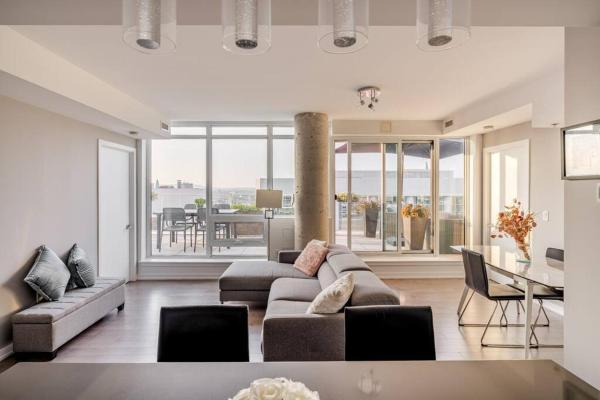 照片显示了位于Ottawa市的Luxury 2-Bedroom Penthouse Downtown with Free Parking物件。