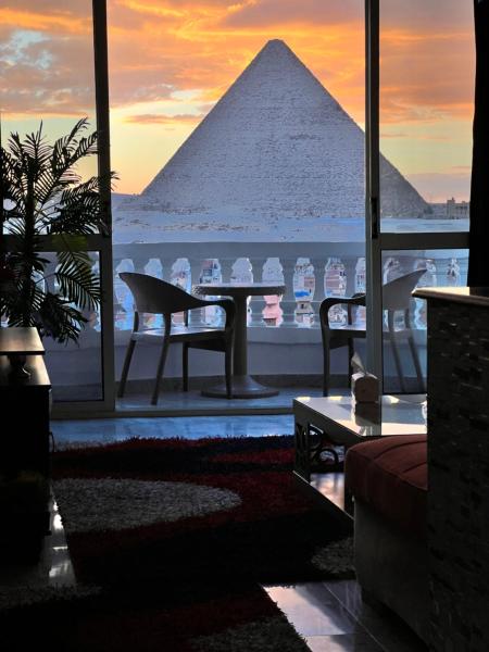 Hi Pyramids, Le Caire