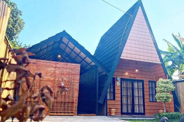 På billedet ses objektet Omah Abiza Glamping Jogja beliggende i byen Seturan.