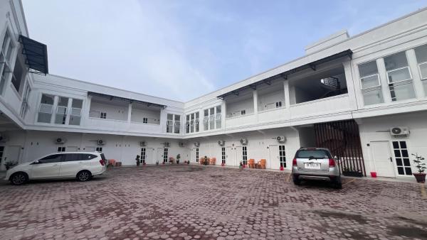 写真にはKisaran市にあるBI Hotel Kisaranが写っています。