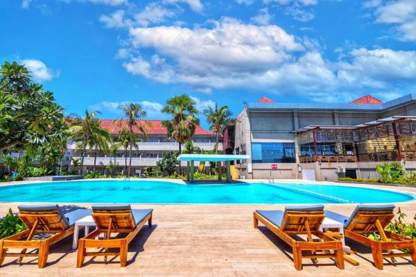 写真にはKlapalima市にあるKristal Hotel Kupangが写っています。